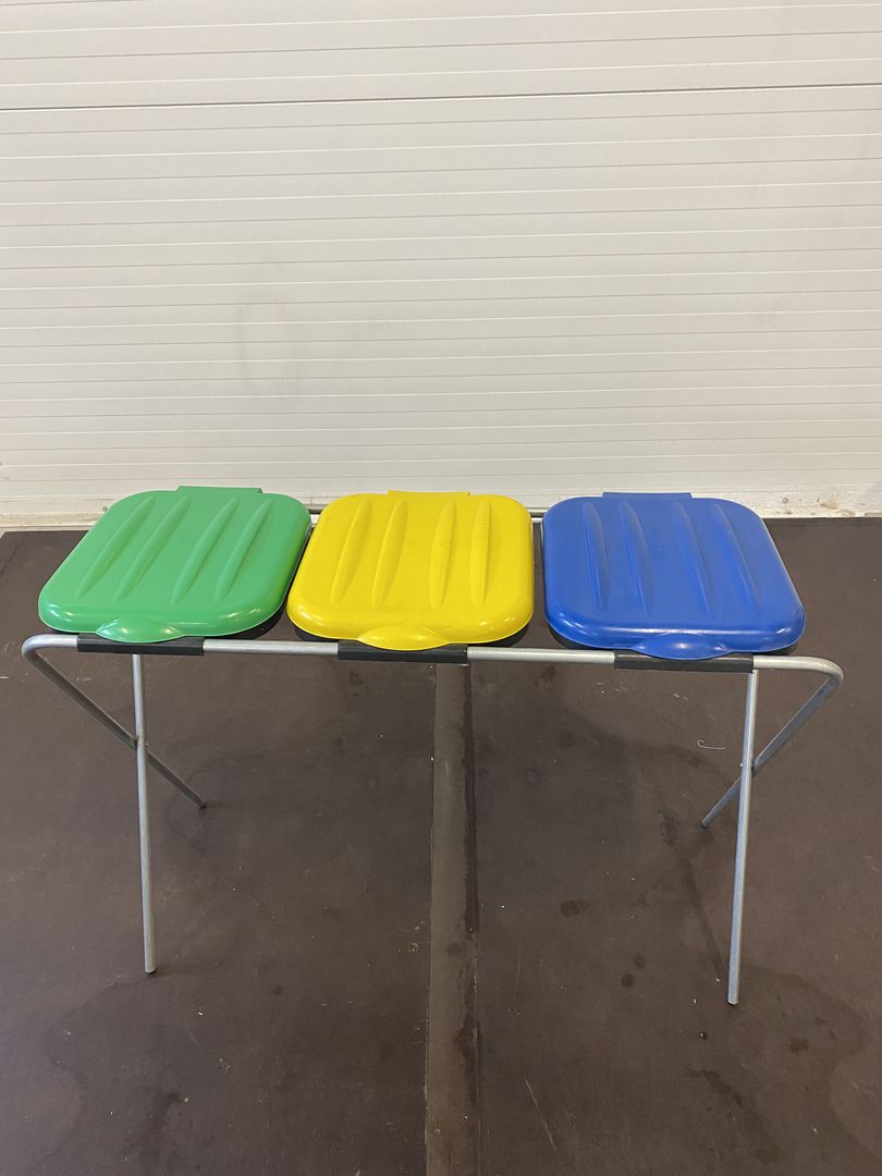 3-osaline Prügikotihoidja